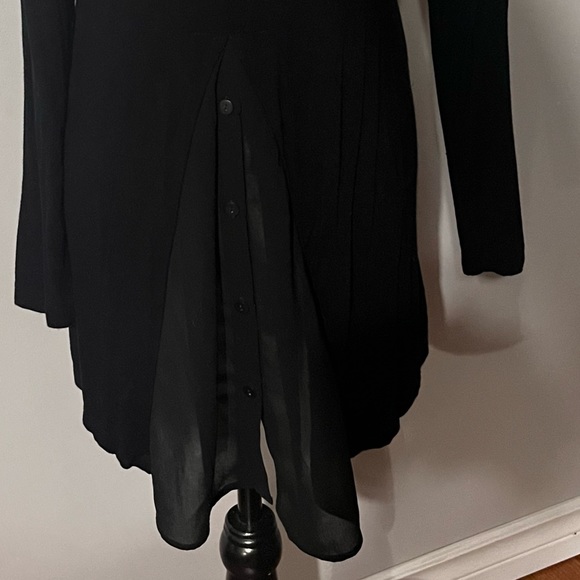 NWOT LOGO Long Sleeved Tunic w/ Pockets and Bussel in Black!! - Picture 8 of 8